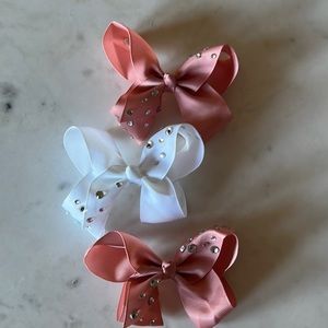 Shiny Little bows in crystals 🎀🎀🎀